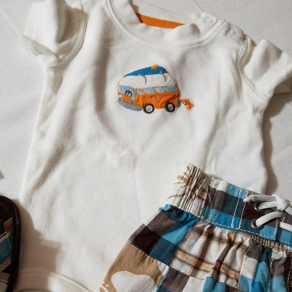 Gymboree Little Surfer Dude 0-3 Month NWT Bodysuit & Shorts, size 01 Sandals. - Picture 2 of 3